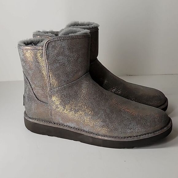 UGG Abree Short II Size 10 - Picture 1 of 9